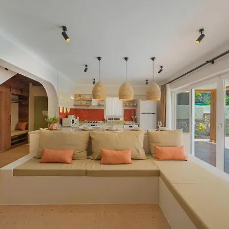 Mediterranean With Private Pool וילה