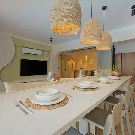 Mediterranean With Private Pool וילה