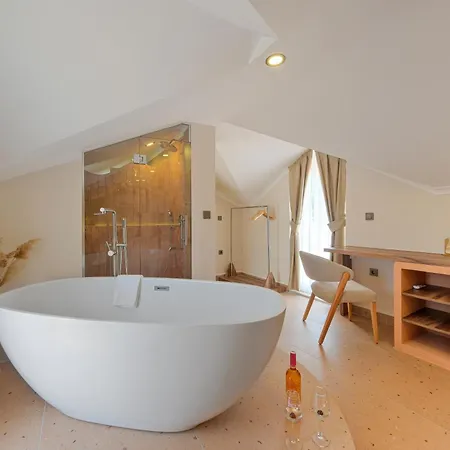 Villa Mediterranean With Private Pool *