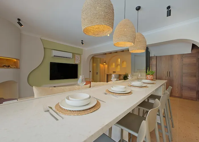 Mediterranean With Private Pool Вилла